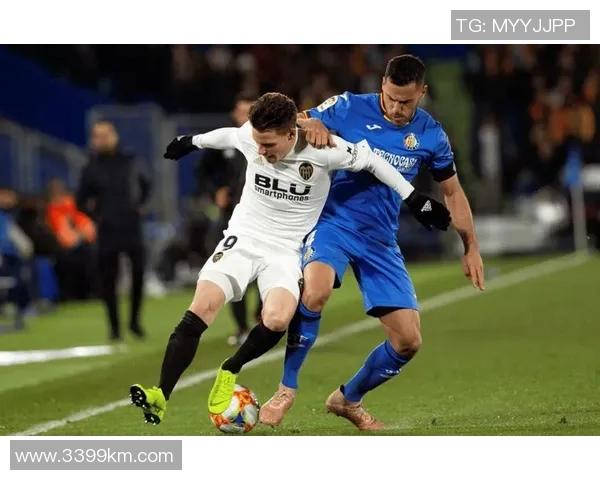 巴伦西亚中场核心葛登突然受伤，或将缺阵数周，球队战术或需重组